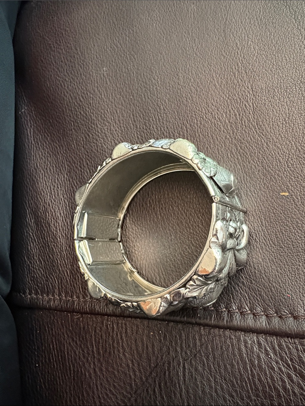 Ornate Silver Floral Hinged Cuff Bracelet Repousse Vargas? Whiting & Davis? - Picture 3 of 15